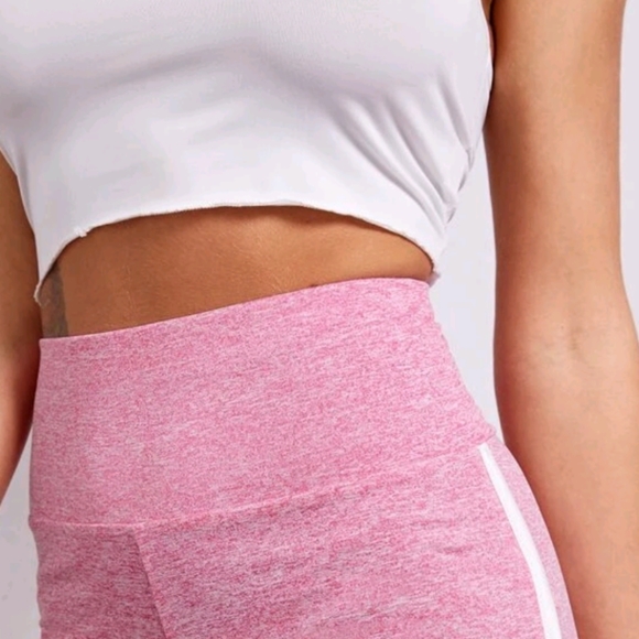 New Wide waistband contrast binding marled knit shorts. (Size M) - Picture 3 of 6